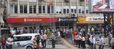    EMEKLİLER SOSYAL MESAFEYİ HİÇE SAYDI