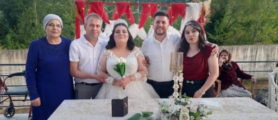 ENGELLİ KIZINA DÜĞÜN YAPTI