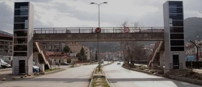 ENGELLİ VE YAŞLI VATANDAŞLAR BOZUK ASANSÖRÜN TAMİR EDİLMESİNİ İSTİYOR
