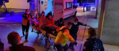 ERKEK ARKADAŞININ YANINA GELMİŞ