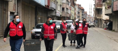 GENÇ KIZILAY 2 BİN SİMİT DAĞITTI
