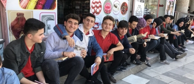 GENÇLER KİTAP OKUDU