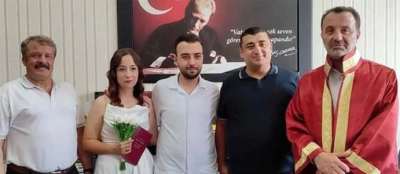GÖKÇEBEY'İN KADIN MUHTARI EVLENDİ