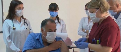 GÖNÜLLÜ OLARAK İLK AŞIYI OLDU