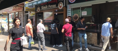 GURBETÇİLERİMİZ SİMİT KUYRUĞU OLUŞTURDU