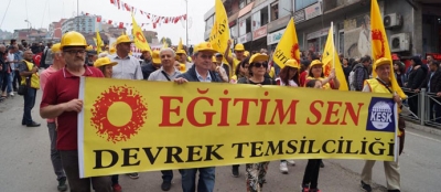 GÜZEL GÜNLER GÖRECEĞİMİZİN İNANCIYLA PANKARTLARIMIZI SALLAYALIM, SLOGANLARIMIZI HAYKIRALIM!