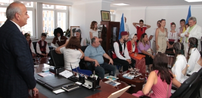 HALK OYUNLARI EKİPLERİNİ MAKAMINDA AĞIRLADI