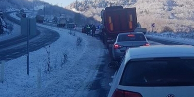 HAZIRLIKSIZ YAKALANAN SÜRÜCÜLER YOLDA KALDI