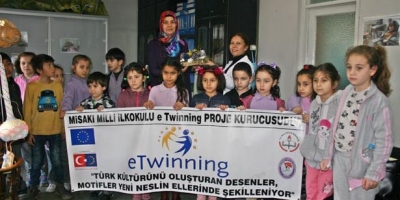 HER AY YENİ BİR SANAT DALI ÖĞRENİYORLAR