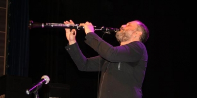 HÜSNÜ ŞENLENDİRİCİ KULAKLARIN PASINI ALDI