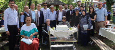 HUZUREVİNDE DOĞUM GÜNÜ ETKİNLİĞİ