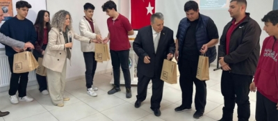 İŞ İNSANI SEZAİ ÇANAKCI ÖĞRENCİLERLE BULUŞTU