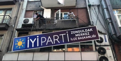 İYİ PARTİ’DE TABELA BUNALIMI