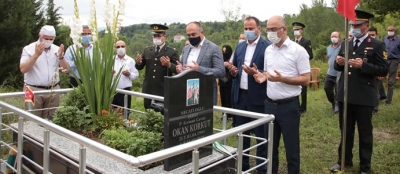 KABRİ BAŞINDA DUALARLA  ANILDI