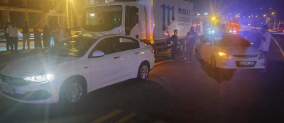 KAMYON SÜRÜCÜSÜ UYUYAKALDI 3 OTOMOBİLE ÇARPTI