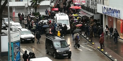 KARŞIDAN KARŞIYA GEÇMEK İSTEDİ