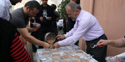 KARŞIYAKA MUHTARLIĞI AŞURE DAĞITTI