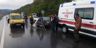 KAYGANLAŞAN YOLDA BİRBİRİNE GİRDİLER