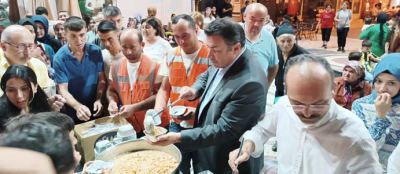   KAZANIN BAŞINA GEÇTİ AŞURE DAĞITTI