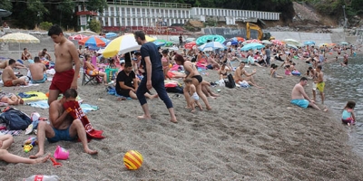  KENDİLERİNİ KARADENİZ’İN SULARINA BIRAKTILAR