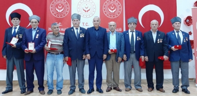 KIBRIS GAZİLERİNE BERAT VE MADALYA