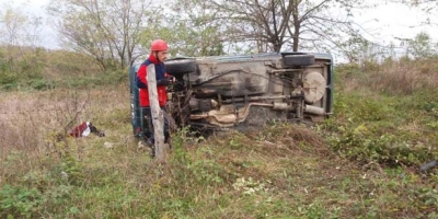 KONTROLDEN ÇIKAN ARAÇ DEVRİLDİ: 2’Sİ AĞIR 4 YARALI 