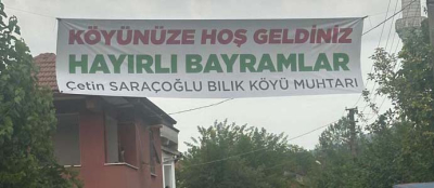 KÖYLÜNÜN BAYRAMINI PANKART ASARAK KUTLADI