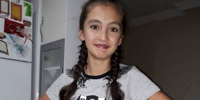 KÜÇÜK KIZ KALBİNE YENİK DÜŞTÜ