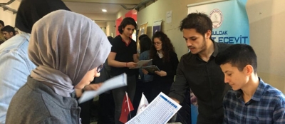 LİSELİ ÖĞRENCİLER ÜNİVERSİTE TEMSİLCİLERİ İLE BULUŞTU