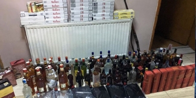 LİTRELERCE KAÇAK ALKOL VE PAKET PAKET KAÇAK SİGARA YAKALANDI