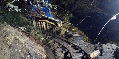 MADEN OCAĞINDA PATLAMA 3 İŞÇİ MAHSUR KALDI