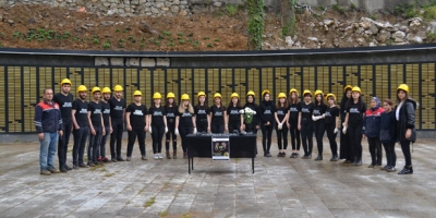 MADEN ŞEHİTLERİNİ SİYAH PETUNYALARLA ANDILAR