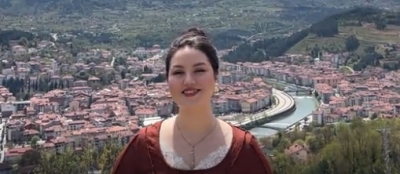 MÜTHİŞ BİR SES: İLAYDA ESİM KOÇ'TAN  İKİ DEVREK TÜRKÜSÜ