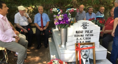 NADİR PULAT MEZARI BAŞINDA ANILDI
