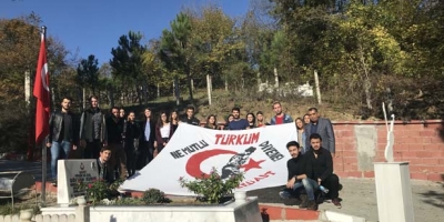 ÖĞRENCİLER ŞEHİT AİLESİNİ ZİYARET ETTİ