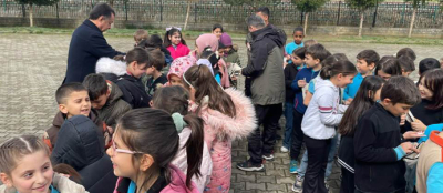 ÖĞRENCİLERE FİDAN HEDİYE EDİLDİ