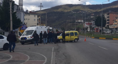 OTOMOBİL İLE MOTOSİKLET ÇARPIŞTI: 1 KİŞİ YARALANDI