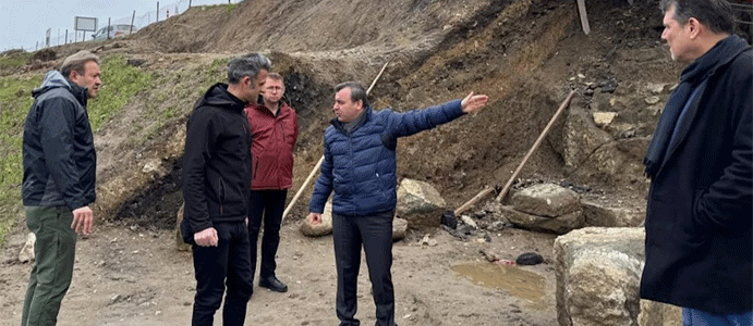 RADAR TEPE NEKROPOL VE TİOS  TİYATROSUNU İNCELEDİLER