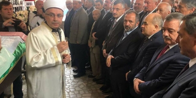 REKTÖR ÇUFALI BABASINI TOPRAĞA VERDİ