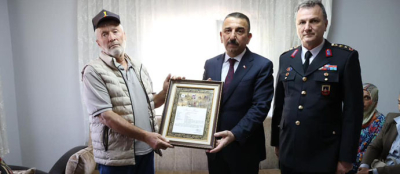 ŞEHİT AİLESİNİ ZİYARET ETTİ