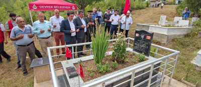 ŞEHİTLER MEZARI BAŞINDA ANILDI