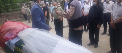 ŞEVVAL SON YOLCULUĞUNA GELİNLİKLE UĞURLANDI