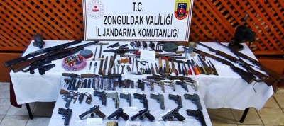 SİLAH DEPOSUNA DÖNDÜRÜLEN EVE JANDARMA BASKINI 