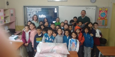 SOKAK HAYVANLARI İÇİN HARÇLIKLARINI BİRİKTİRDİLER 