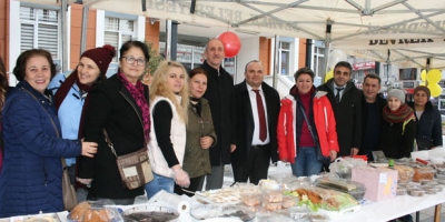 SOKAK HAYVANLARI İÇİN YARDIM SERGİSİ DÜZENLEDİLER