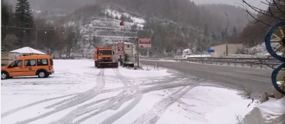 SÜRÜCÜLER DİKKAT DORUKHAN'DA KAR VAR!