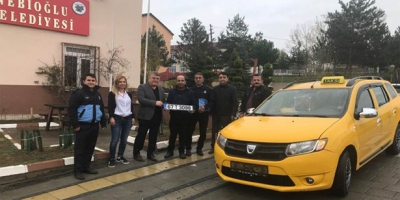 TAKSİCİLER PLAKALARINI ALDI