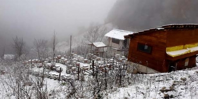 TEPELERE BEYAZ ÖRTÜ SERİLDİ 