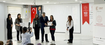 TİŞÖRT TASARIM YARIŞMASI BİRİNCİSİ SEVAL SARSIK ÖDÜLLENDİRİLDİ