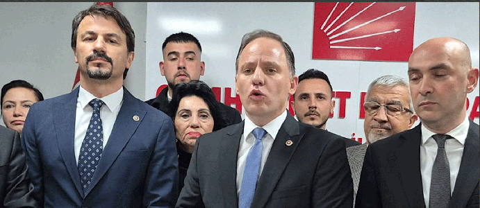 YA HERKESİN VALİSİ OLUN YA DA  İSTİFA EDİN VE AK PARTİ'DE SİYASET YAPIN!